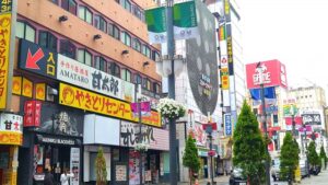 看板は「選ばれるきっかけ」か「最後の一押し」か？ ｜衝動来店と目的来店で異なる看板の効果